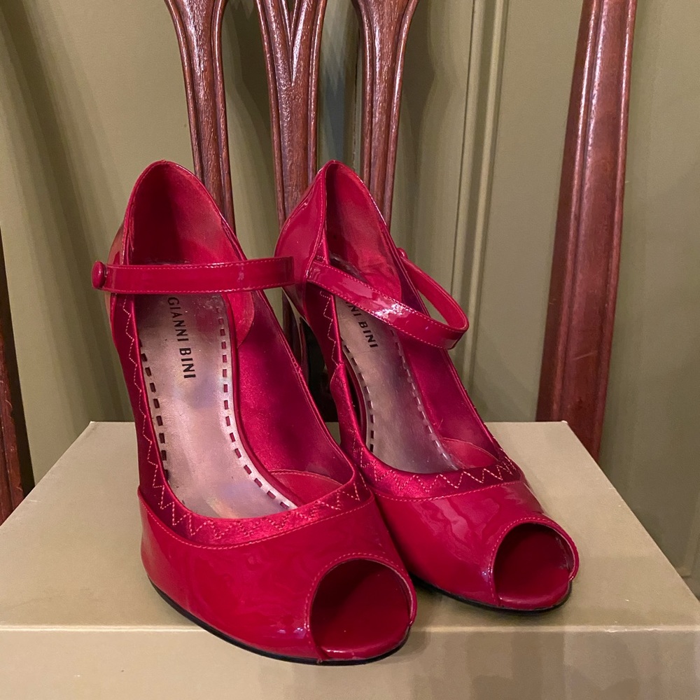 Gianni Bini Madrid 9.5 Red Patent Leather